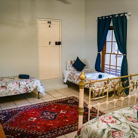 Outentique Accommodation Oudtshoorn Bagian luar foto