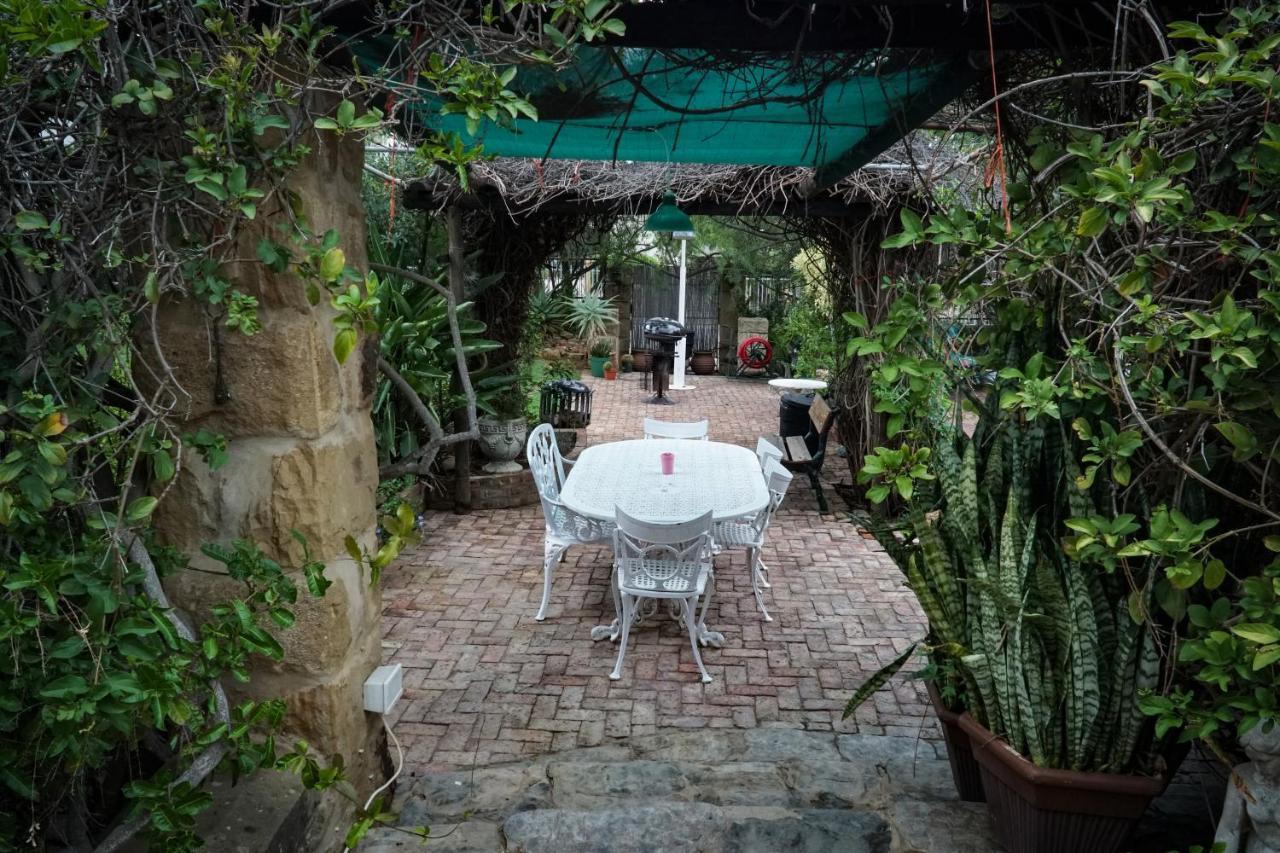 Outentique Accommodation Oudtshoorn Bagian luar foto