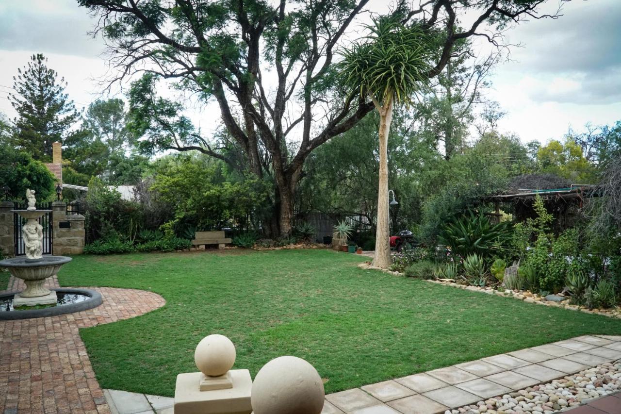Outentique Accommodation Oudtshoorn Bagian luar foto