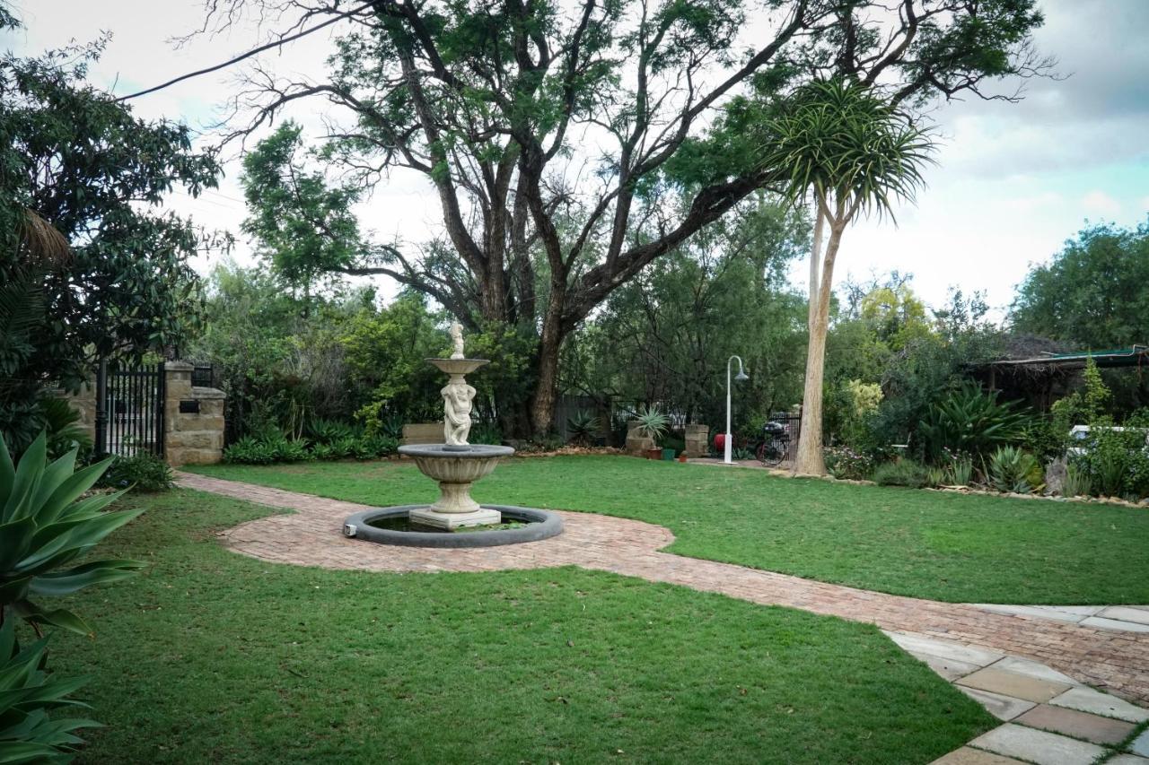 Outentique Accommodation Oudtshoorn Bagian luar foto