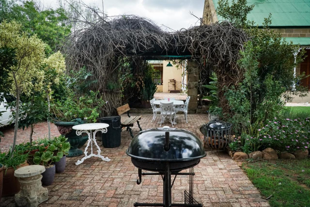 Outentique Accommodation Oudtshoorn Bagian luar foto