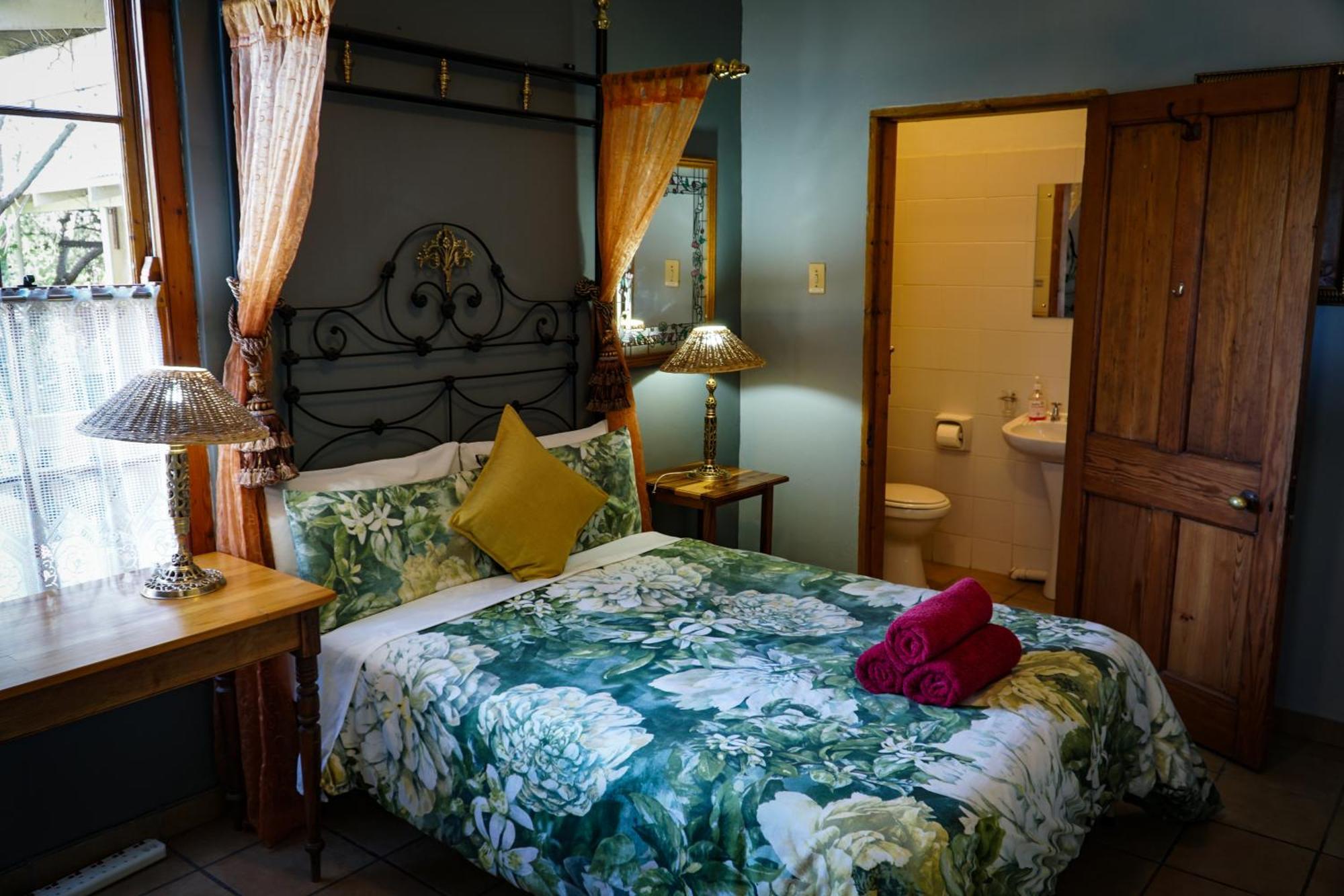 Outentique Accommodation Oudtshoorn Bagian luar foto