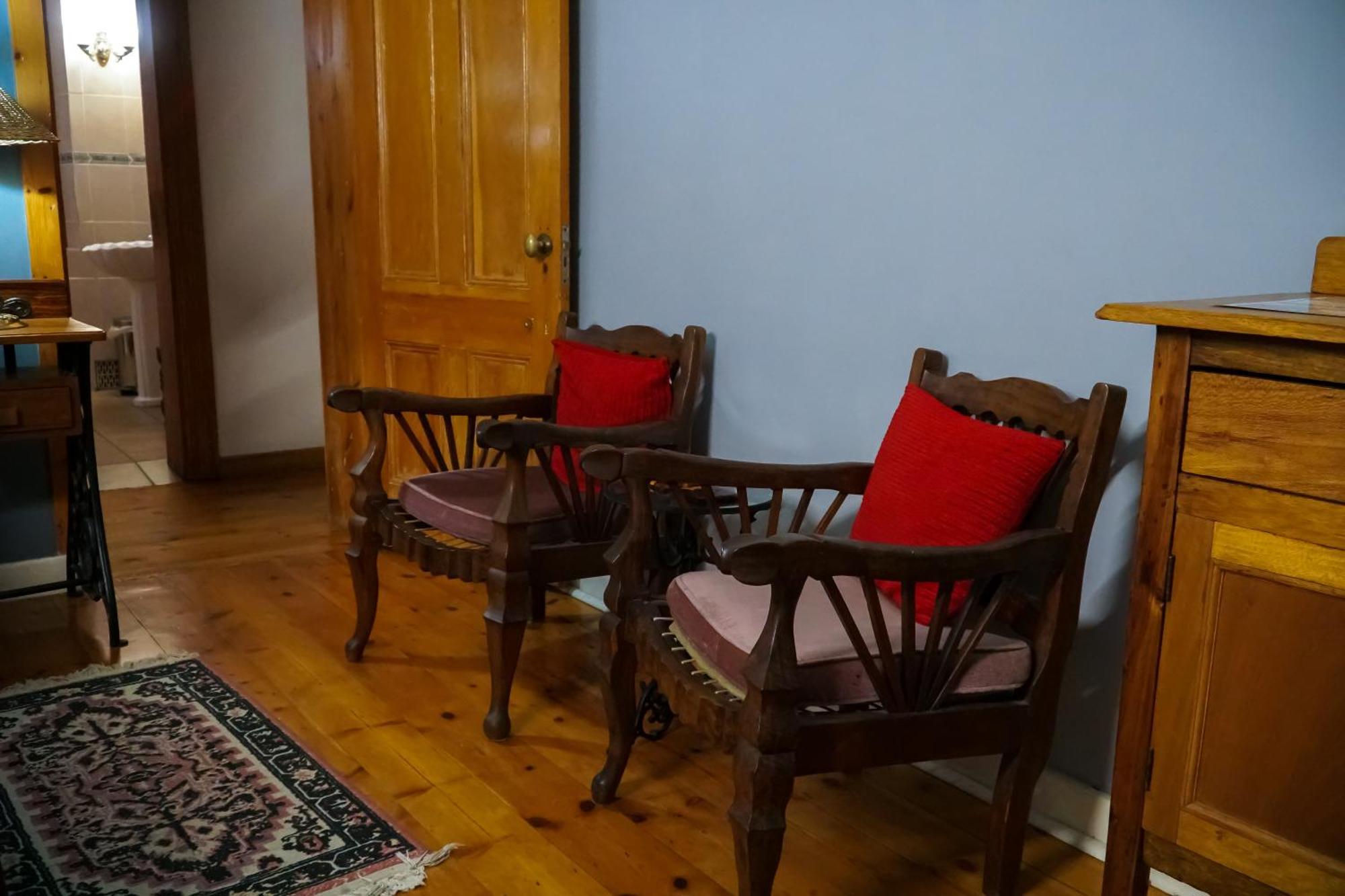 Outentique Accommodation Oudtshoorn Bagian luar foto