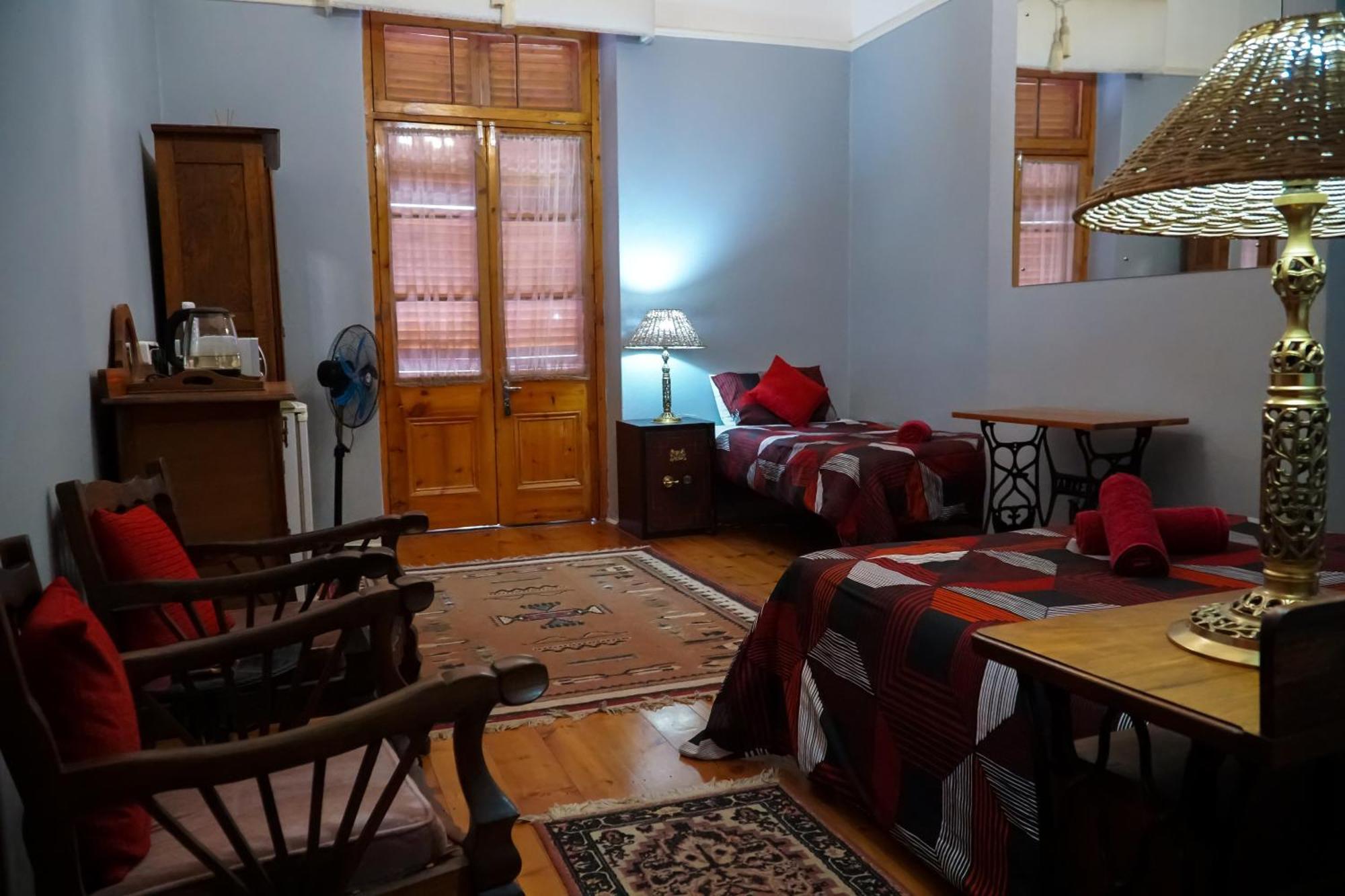 Outentique Accommodation Oudtshoorn Bagian luar foto